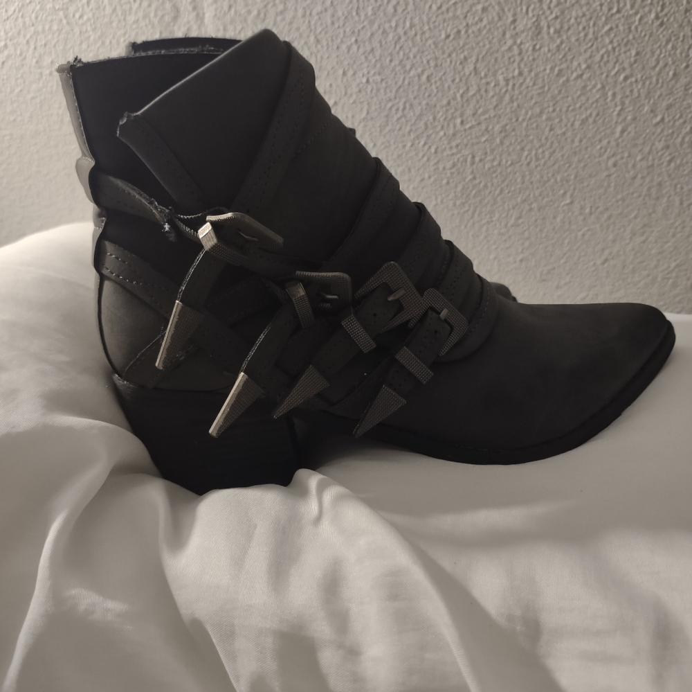 Gray Buckle Pointed toe Ankle Boots